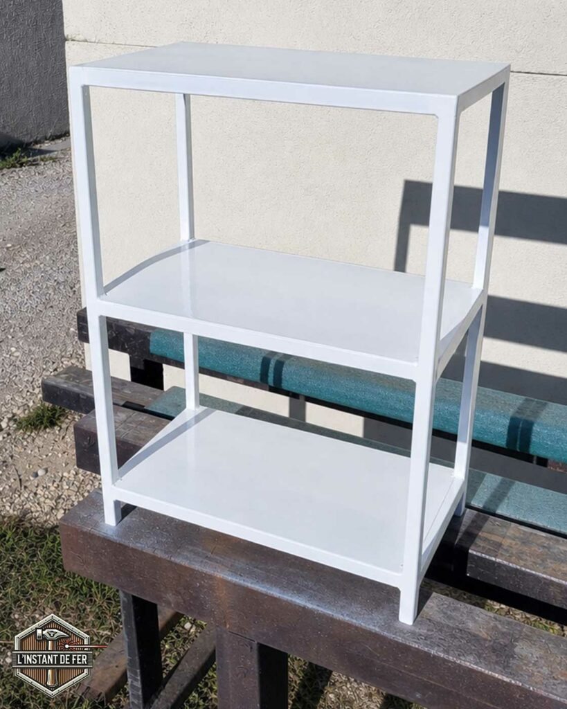 Étagère 3 niveaux acier laqué blanc Meuble étagère 3 niveaux en acier laqué blanc au design épuré sur mesure